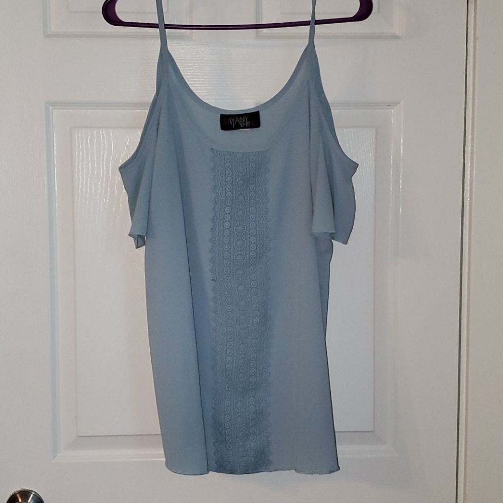 No shoulder spagetti strap shirt